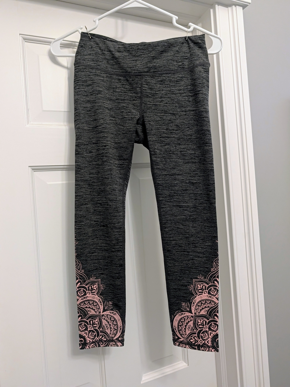 Ladies Gaiam Dark Gray Leggings with Pink Henna Accent AXS